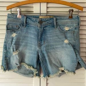 Hollister Boyfriend Short.   W/24 Size 0 , low rise
